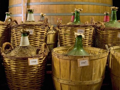 Armagnac: Hướng Dẫn Cơ Bản Về Rượu Mạnh Lâu Đời Nhất Của Pháp