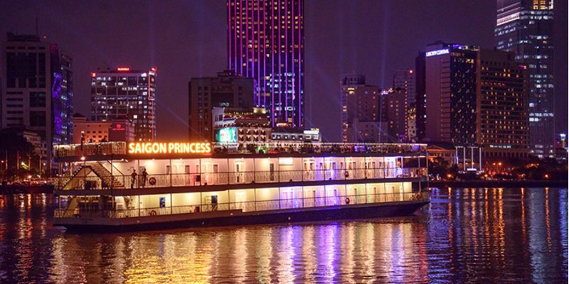 5 du thuyền Sài Gòn trên sông cho bạn trải nghiệm bữa tối lãng mạn bên người thương