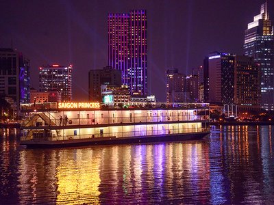 5 du thuyền Sài Gòn trên sông cho bạn trải nghiệm bữa tối lãng mạn bên người thương