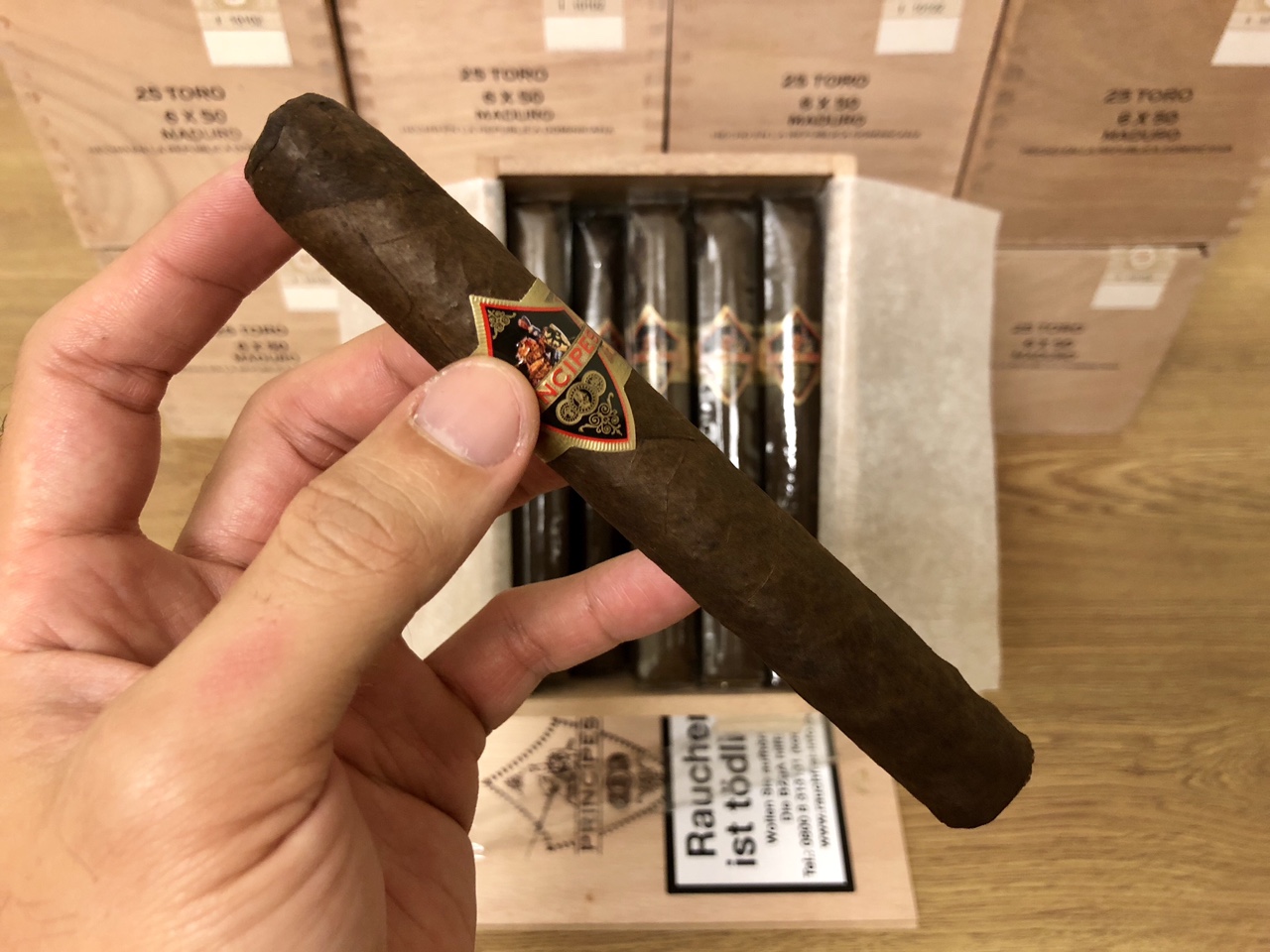 Xì gà Principes Maduro Toro - Hộp 25 điếu