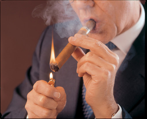 Sẽ như thế nào nếu như người hút xì gà không hít khói vào phổi?