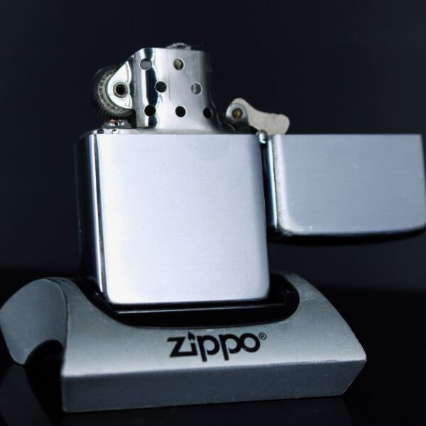 Vì sao bật lửa Zippo là vật dụng bị cấm nhưng khách hàng vẫn muốn mang theo?